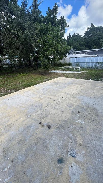 Recently Rented: $3,000 (3 beds, 2 baths, 1000 Square Feet)