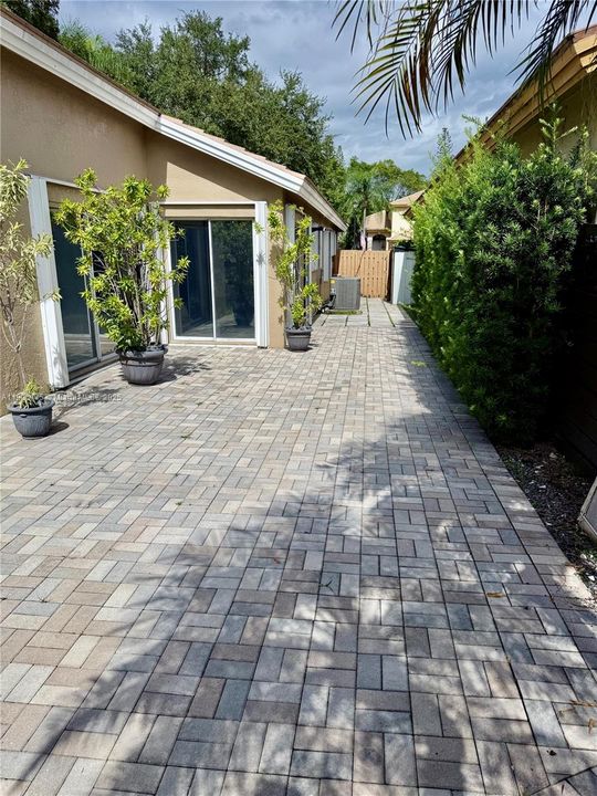 For Rent: $3,975 (3 beds, 2 baths, 1671 Square Feet)