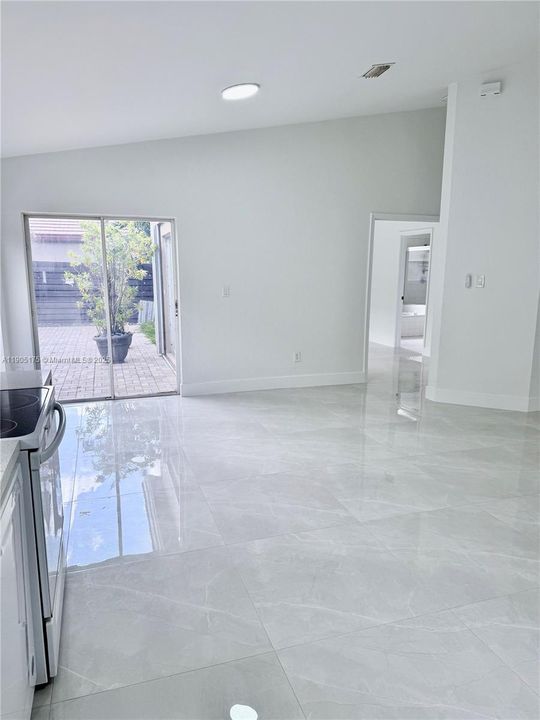 For Rent: $3,975 (3 beds, 2 baths, 1671 Square Feet)