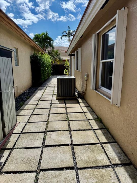 For Rent: $3,975 (3 beds, 2 baths, 1671 Square Feet)