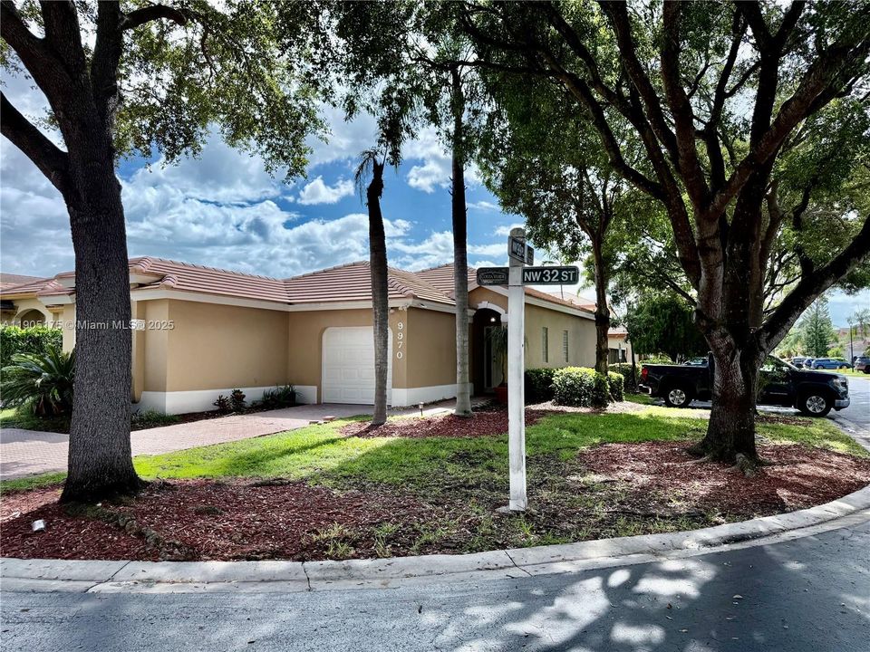 For Rent: $3,975 (3 beds, 2 baths, 1671 Square Feet)