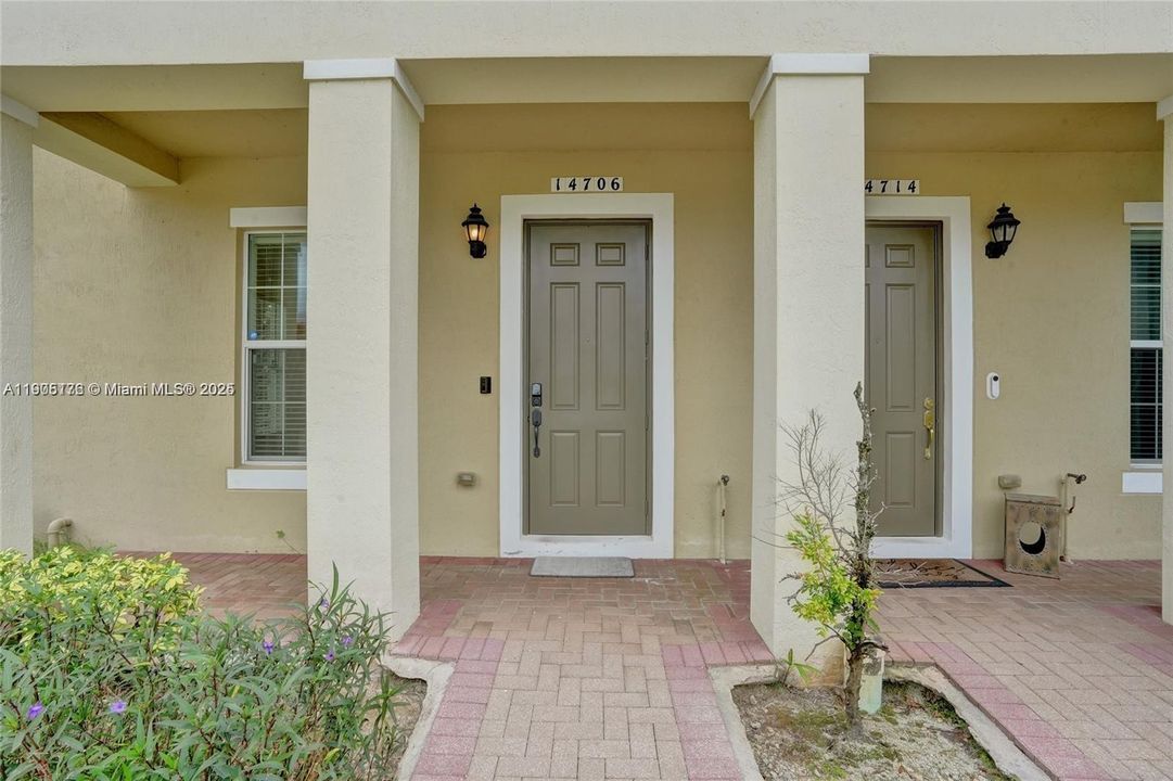 出租: $3,500 (3 贝兹, 2 浴室, 1660 平方英尺)