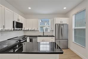 出租: $3,500 (3 贝兹, 2 浴室, 1660 平方英尺)