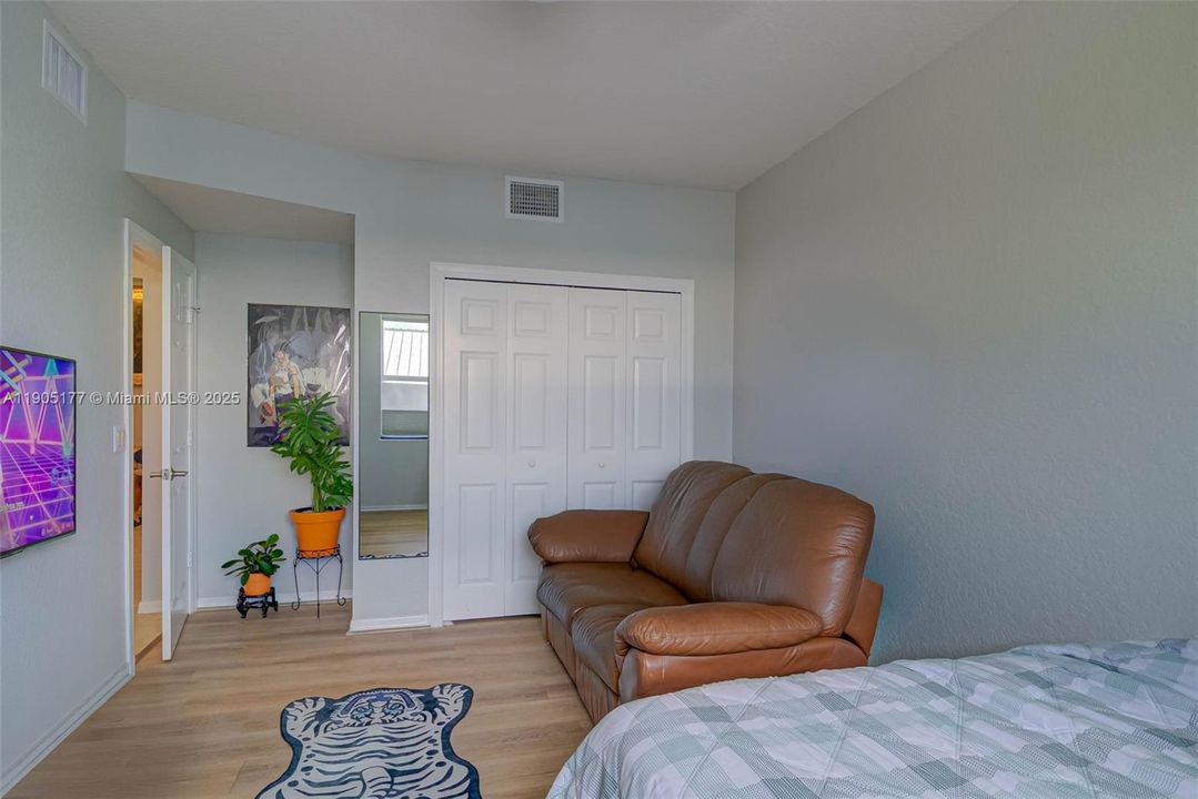 For Sale: $144,900 (2 beds, 2 baths, 1199 Square Feet)