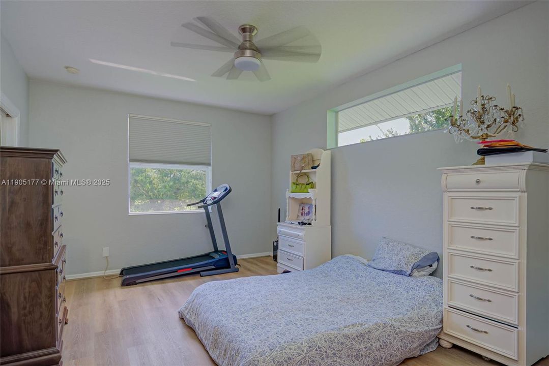 For Sale: $144,900 (2 beds, 2 baths, 1199 Square Feet)