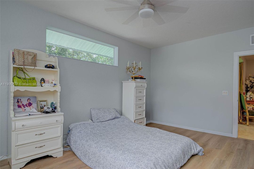 For Sale: $144,900 (2 beds, 2 baths, 1199 Square Feet)