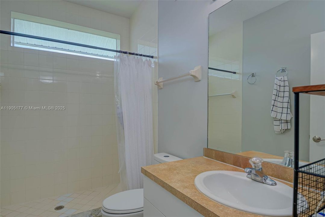 For Sale: $144,900 (2 beds, 2 baths, 1199 Square Feet)