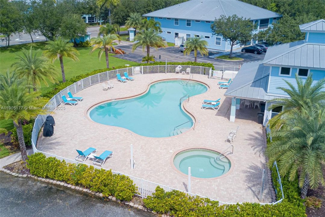 For Sale: $144,900 (2 beds, 2 baths, 1199 Square Feet)