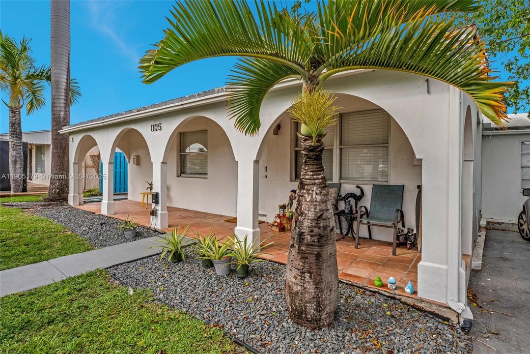 待售: $649,000 (0 贝兹, 0 浴室, 1585 平方英尺)