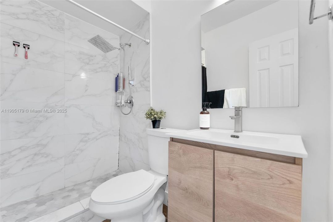 待售: $649,000 (0 贝兹, 0 浴室, 1585 平方英尺)