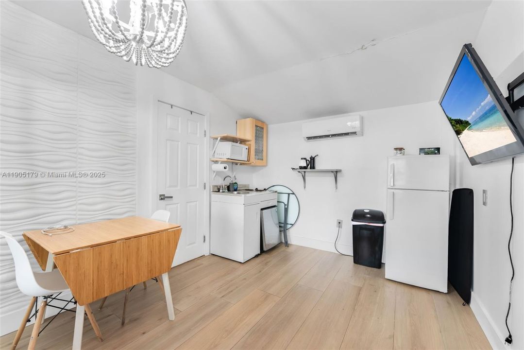 待售: $649,000 (0 贝兹, 0 浴室, 1585 平方英尺)