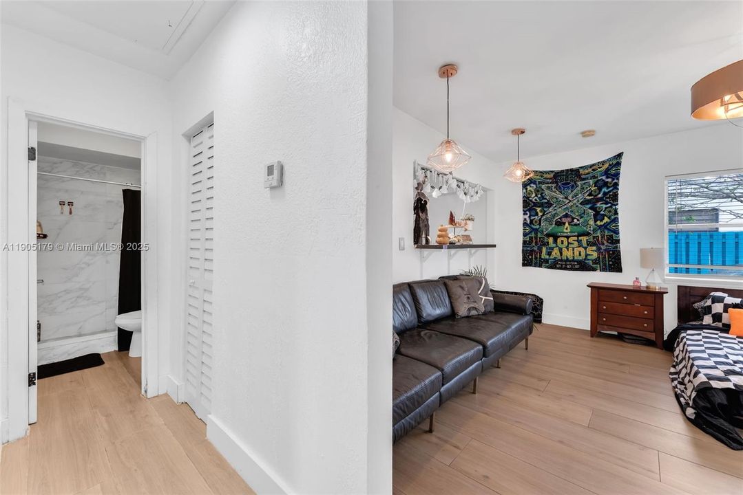 待售: $649,000 (0 贝兹, 0 浴室, 1585 平方英尺)