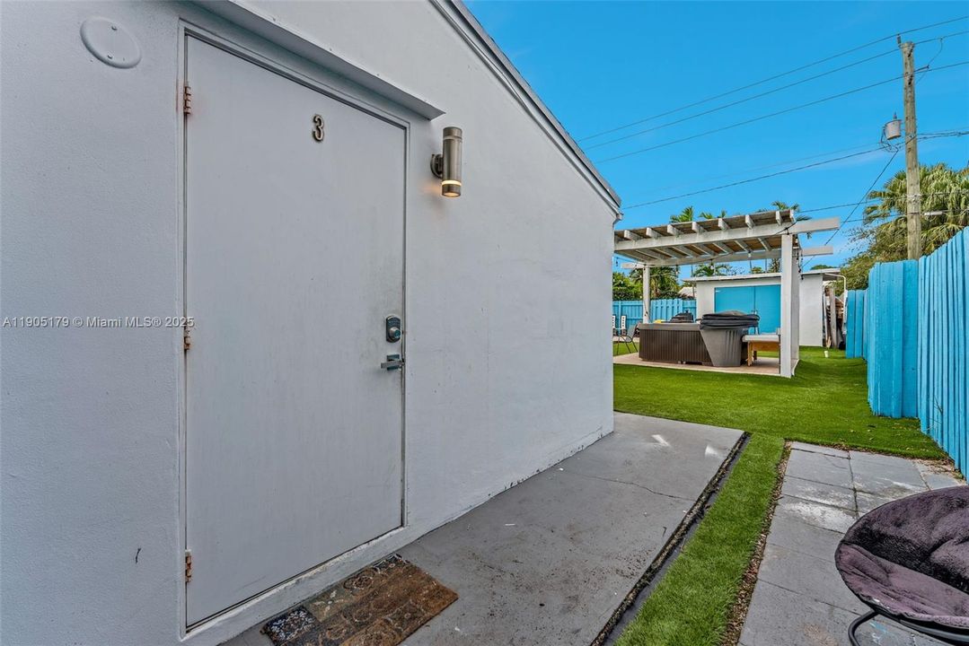 待售: $649,000 (0 贝兹, 0 浴室, 1585 平方英尺)