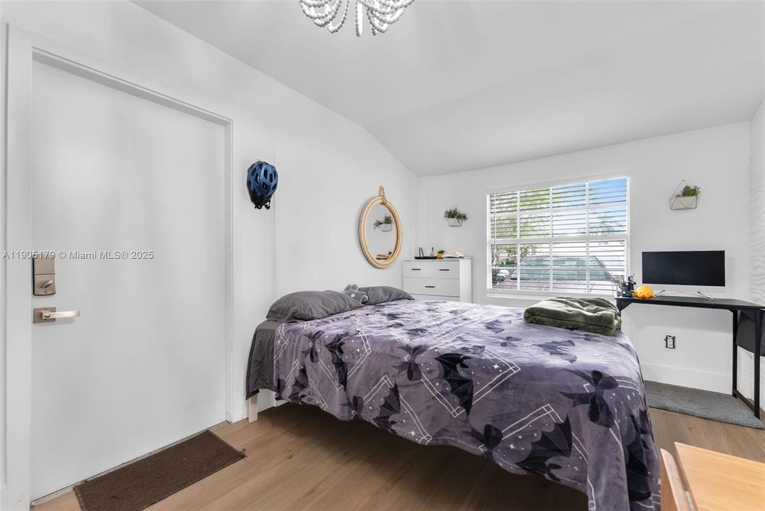 待售: $649,000 (0 贝兹, 0 浴室, 1585 平方英尺)