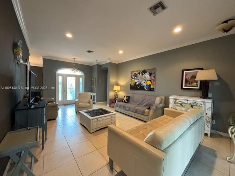 出租: $3,200 (3 贝兹, 2 浴室, 2192 平方英尺)