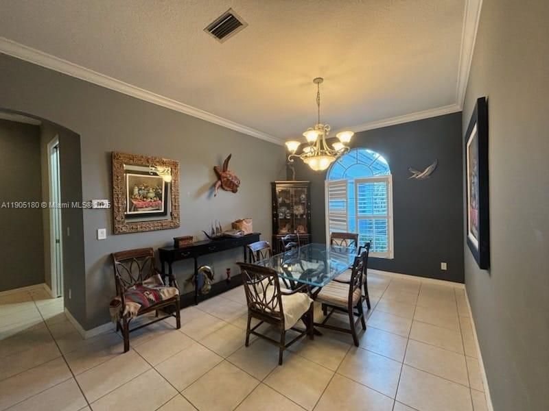 出租: $3,200 (3 贝兹, 2 浴室, 2192 平方英尺)