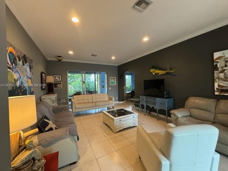 出租: $3,200 (3 贝兹, 2 浴室, 2192 平方英尺)