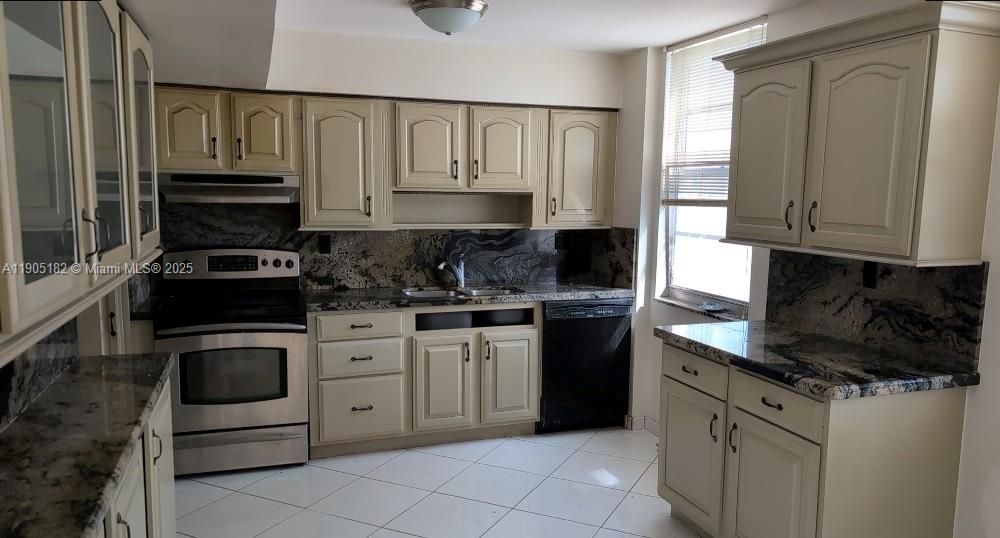 For Sale: $338,000 (2 beds, 2 baths, 1544 Square Feet)