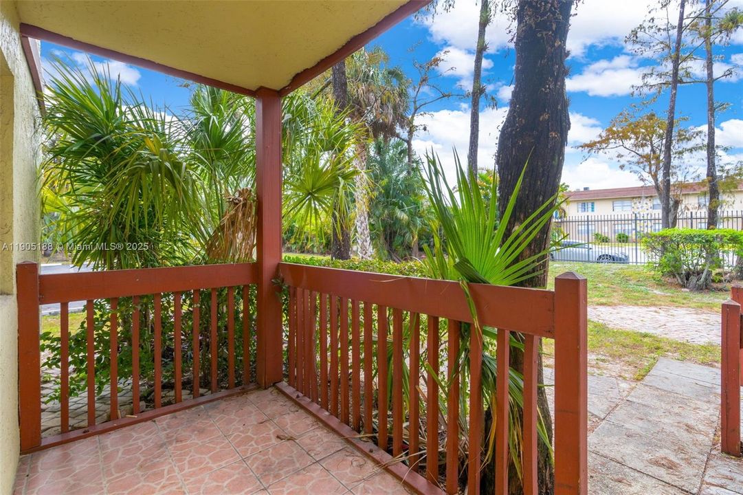 For Sale: $115,000 (1 beds, 1 baths, 600 Square Feet)