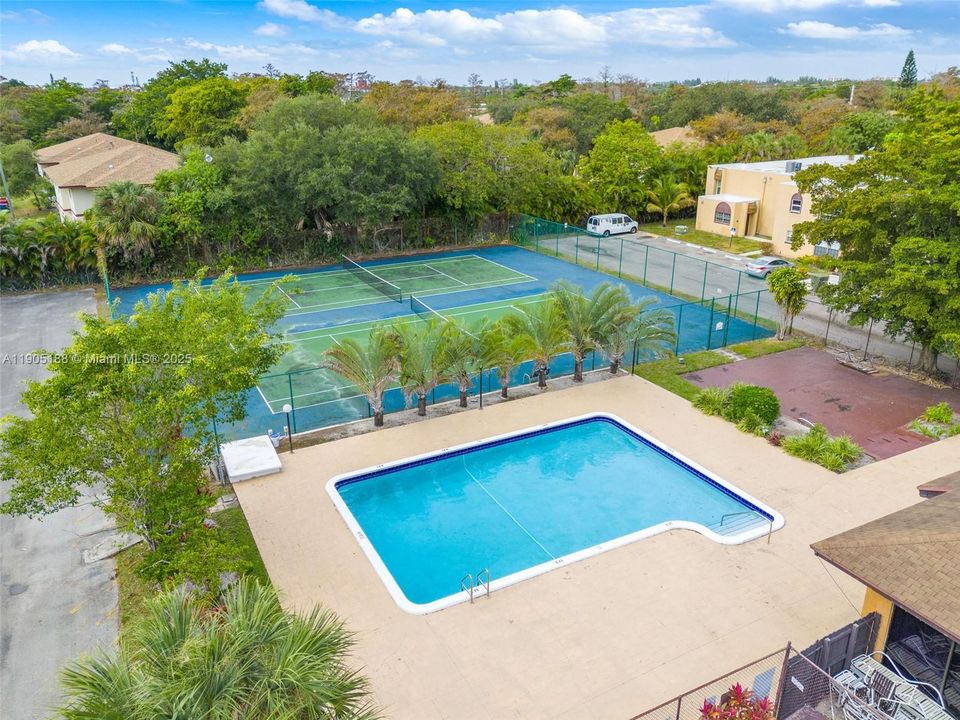 For Sale: $115,000 (1 beds, 1 baths, 600 Square Feet)