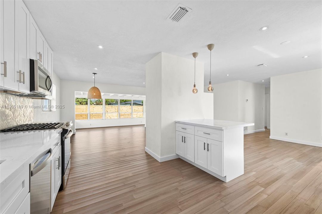 Recently Rented: $3,500 (3 beds, 2 baths, 1584 Square Feet)