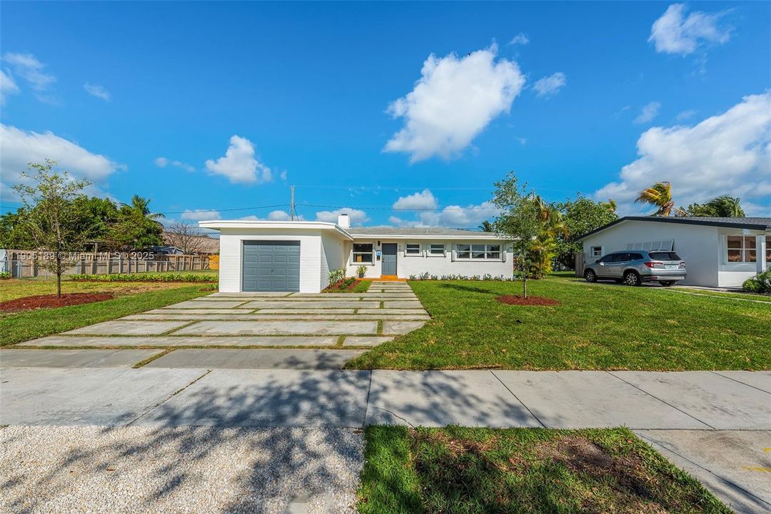 Recently Rented: $3,500 (3 beds, 2 baths, 1584 Square Feet)