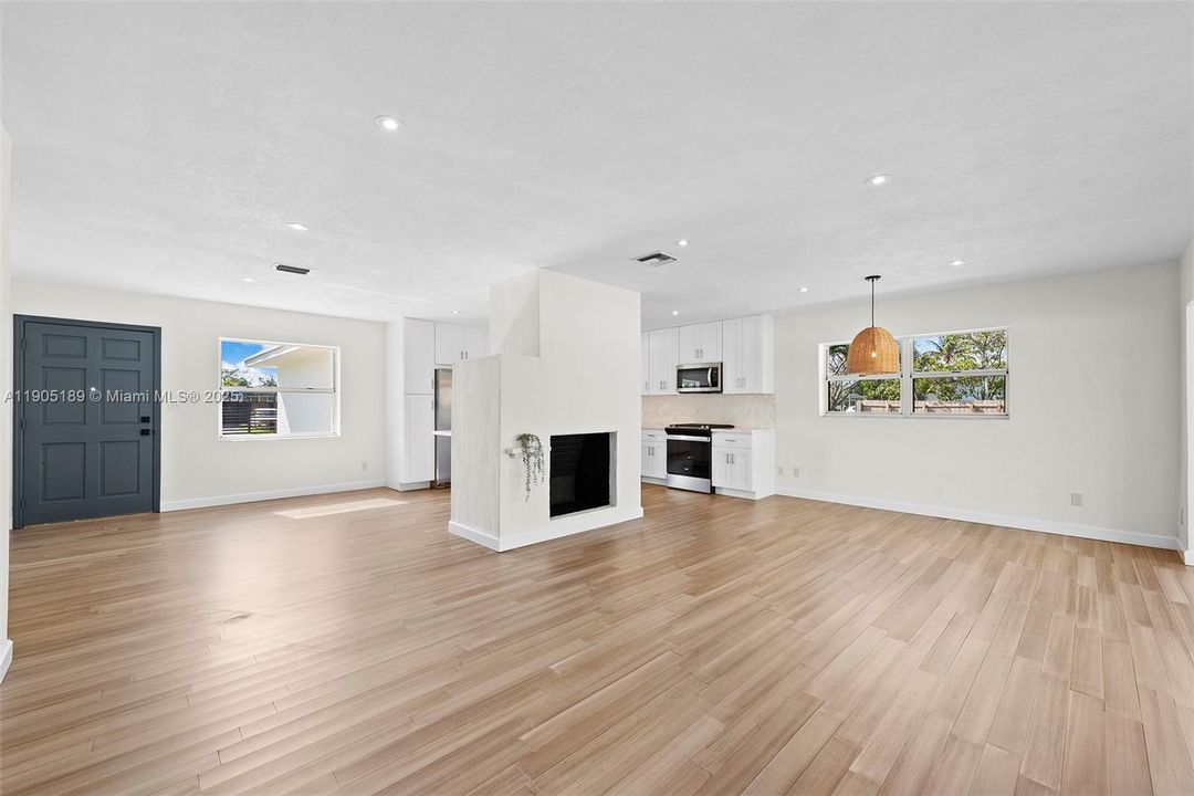 Recently Rented: $3,500 (3 beds, 2 baths, 1584 Square Feet)