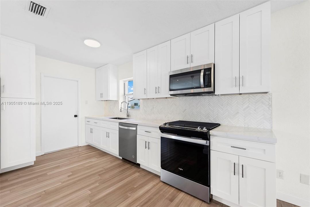 Recently Rented: $3,500 (3 beds, 2 baths, 1584 Square Feet)