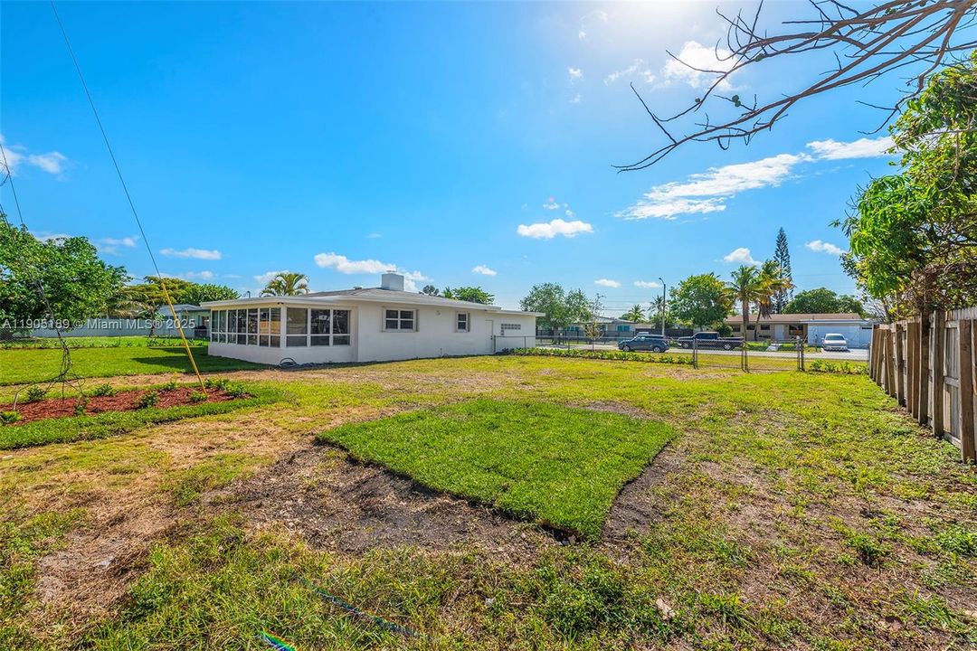 Recently Rented: $3,500 (3 beds, 2 baths, 1584 Square Feet)