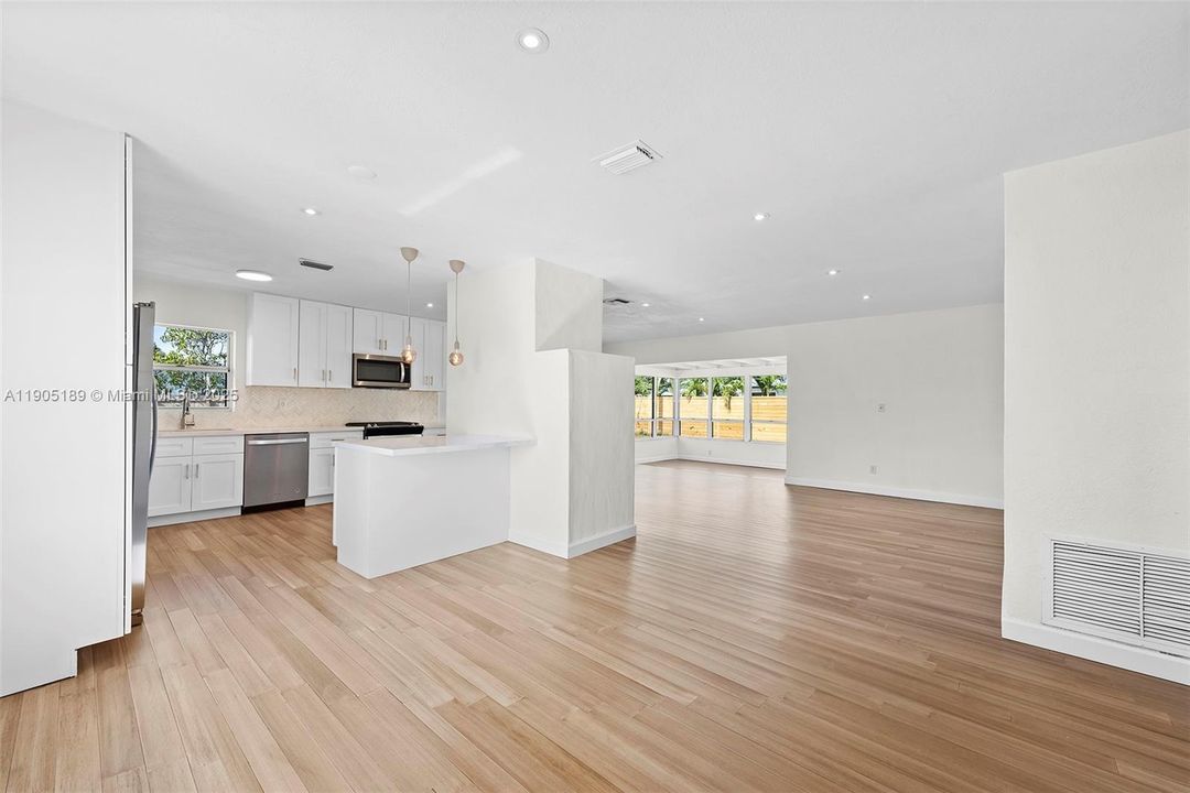 Recently Rented: $3,500 (3 beds, 2 baths, 1584 Square Feet)