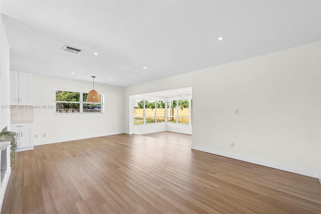 Recently Rented: $3,500 (3 beds, 2 baths, 1584 Square Feet)