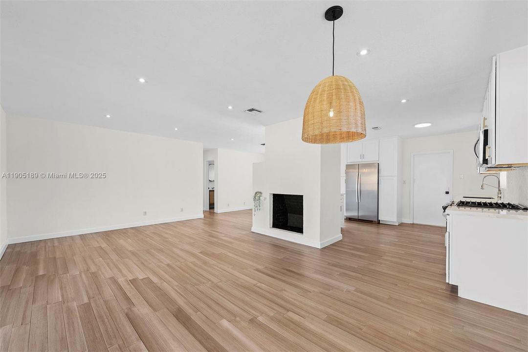 Recently Rented: $3,500 (3 beds, 2 baths, 1584 Square Feet)