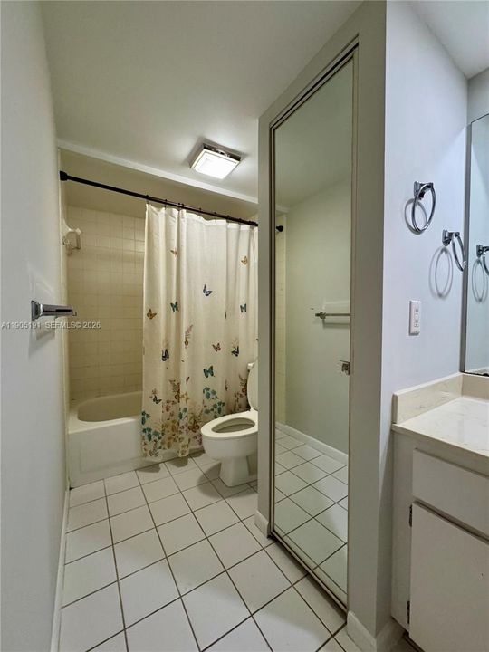 2nd Bathroom. Shower/tub combo