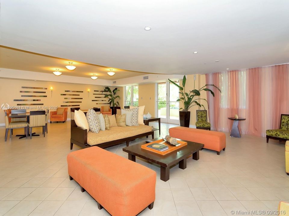 Под контрактом: $579,900 (2 спален, 2 ванн, 1657 Квадратных фут)