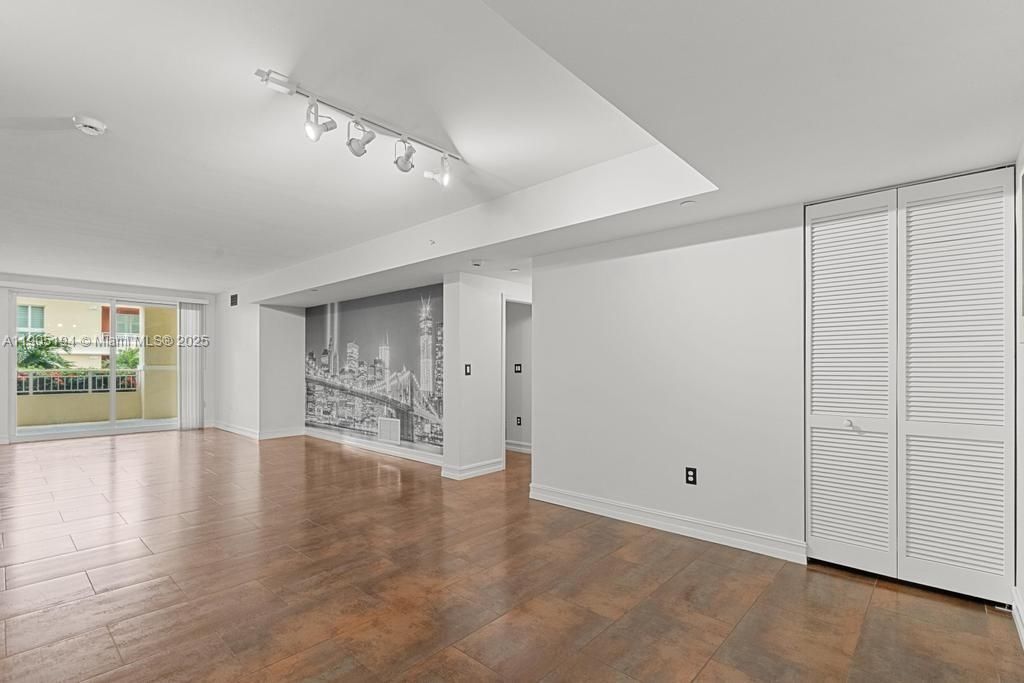 Под контрактом: $579,900 (2 спален, 2 ванн, 1657 Квадратных фут)