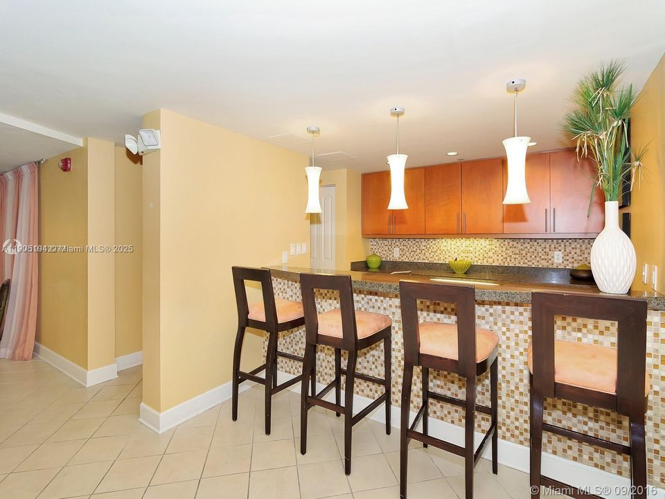 Под контрактом: $579,900 (2 спален, 2 ванн, 1657 Квадратных фут)