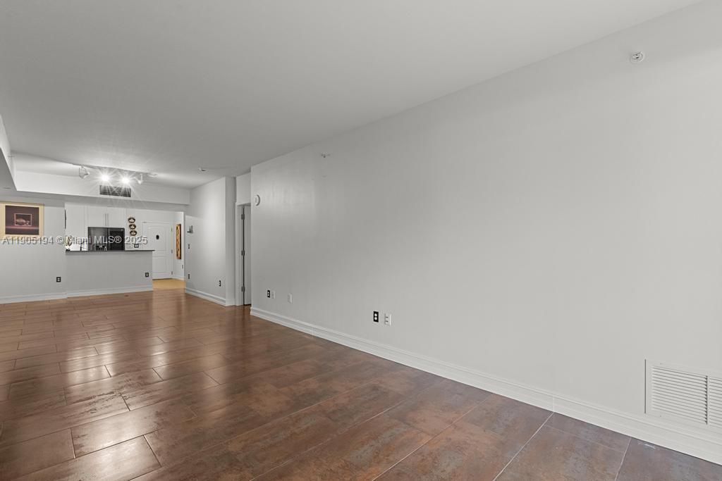 Под контрактом: $579,900 (2 спален, 2 ванн, 1657 Квадратных фут)