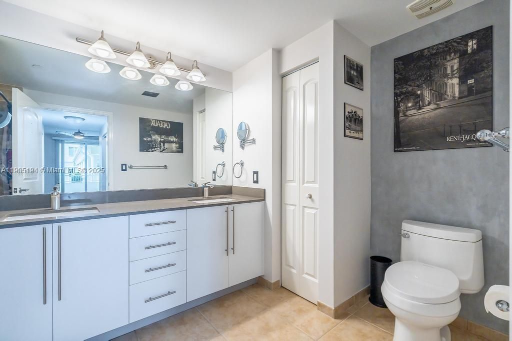 Под контрактом: $579,900 (2 спален, 2 ванн, 1657 Квадратных фут)