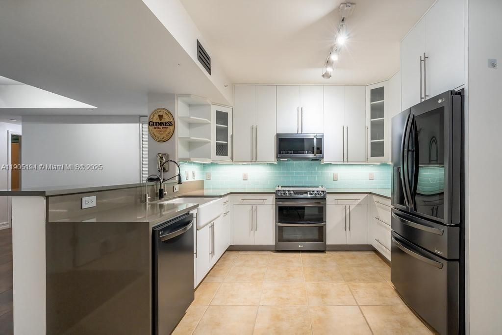 Под контрактом: $579,900 (2 спален, 2 ванн, 1657 Квадратных фут)