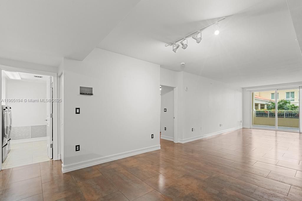 Под контрактом: $579,900 (2 спален, 2 ванн, 1657 Квадратных фут)