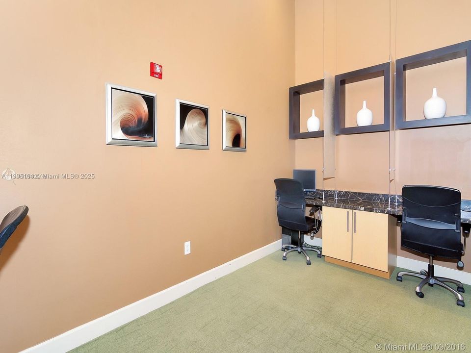 Под контрактом: $579,900 (2 спален, 2 ванн, 1657 Квадратных фут)