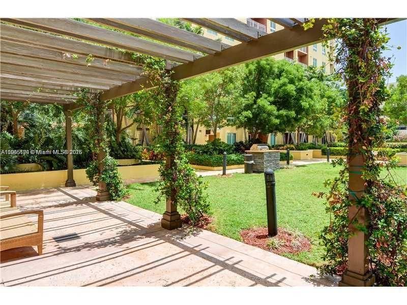 Под контрактом: $579,900 (2 спален, 2 ванн, 1657 Квадратных фут)