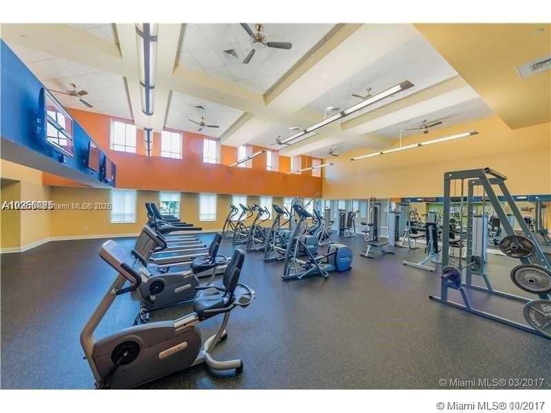 Под контрактом: $579,900 (2 спален, 2 ванн, 1657 Квадратных фут)