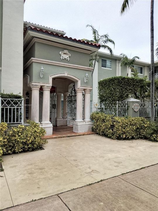 Recently Rented: $2,400 (2 beds, 1 baths, 740 Square Feet)