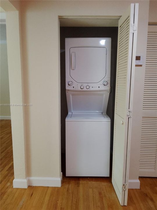 Recently Rented: $2,400 (2 beds, 1 baths, 740 Square Feet)