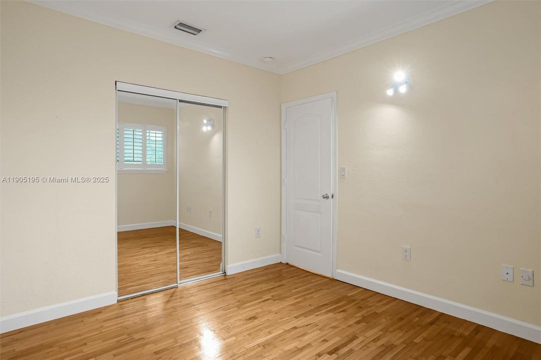 Recently Rented: $2,400 (2 beds, 1 baths, 740 Square Feet)