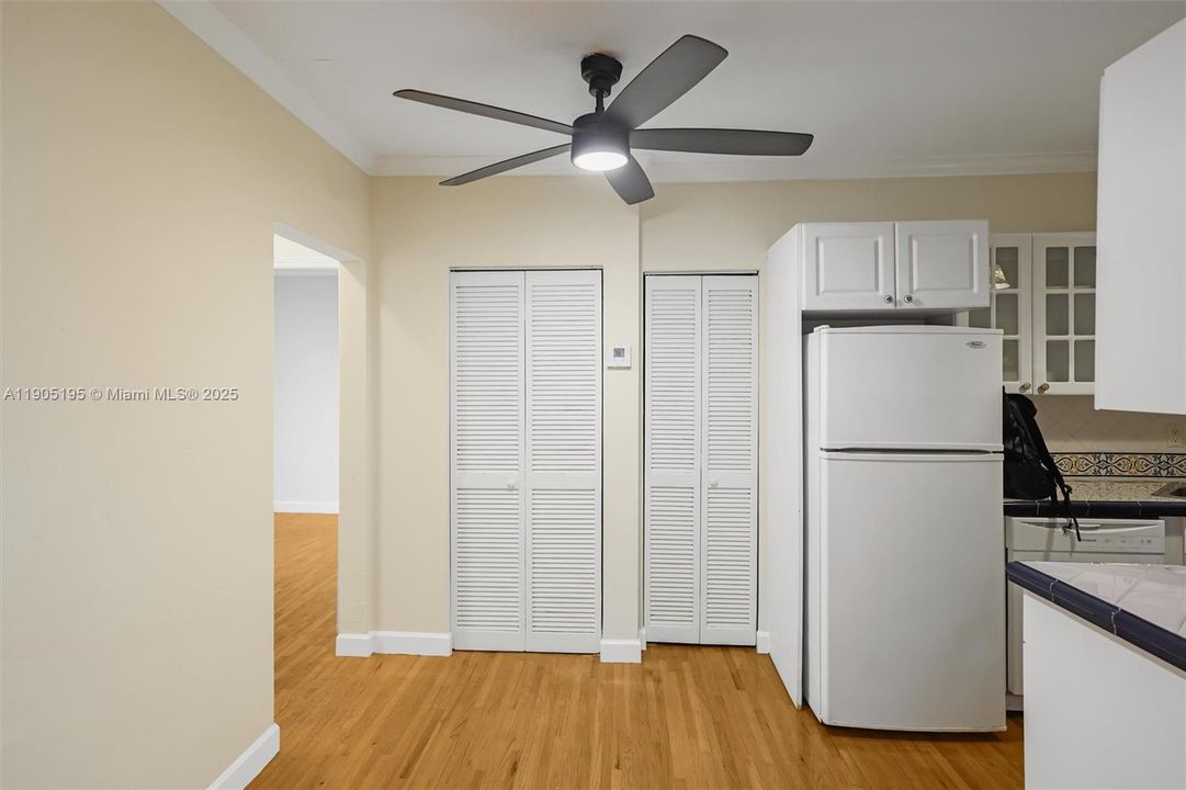 Recently Rented: $2,400 (2 beds, 1 baths, 740 Square Feet)