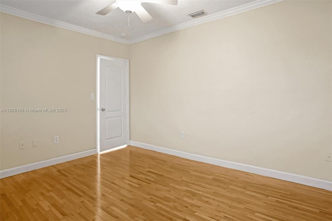 Recently Rented: $2,400 (2 beds, 1 baths, 740 Square Feet)