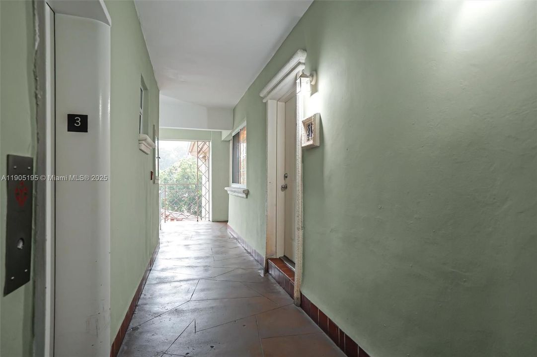 Recently Rented: $2,400 (2 beds, 1 baths, 740 Square Feet)