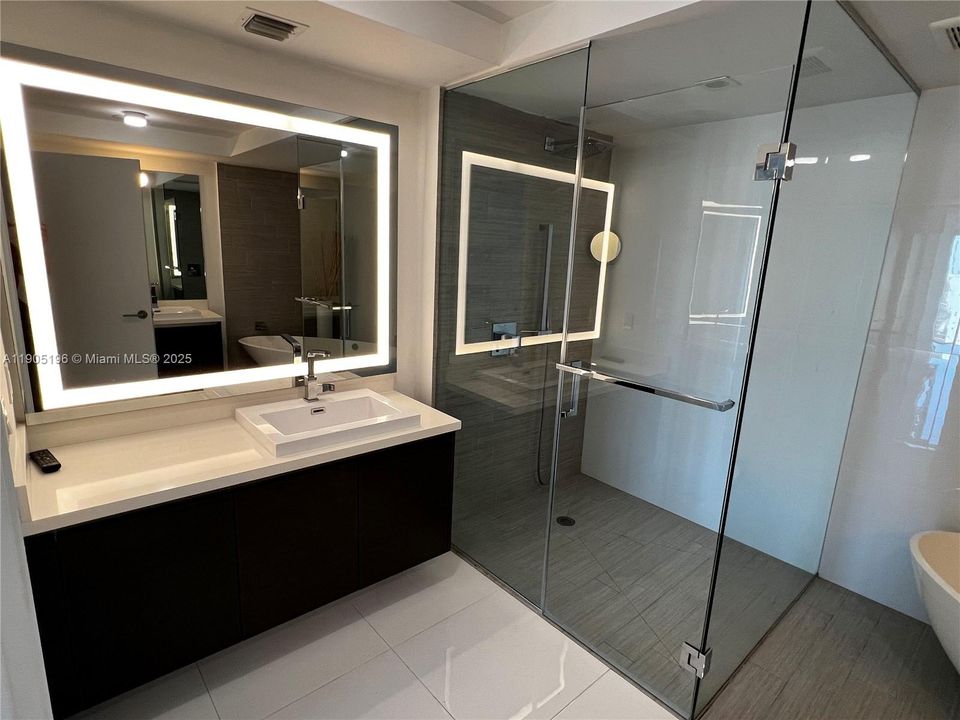 For Rent: $7,000 (3 beds, 3 baths, 1892 Square Feet)